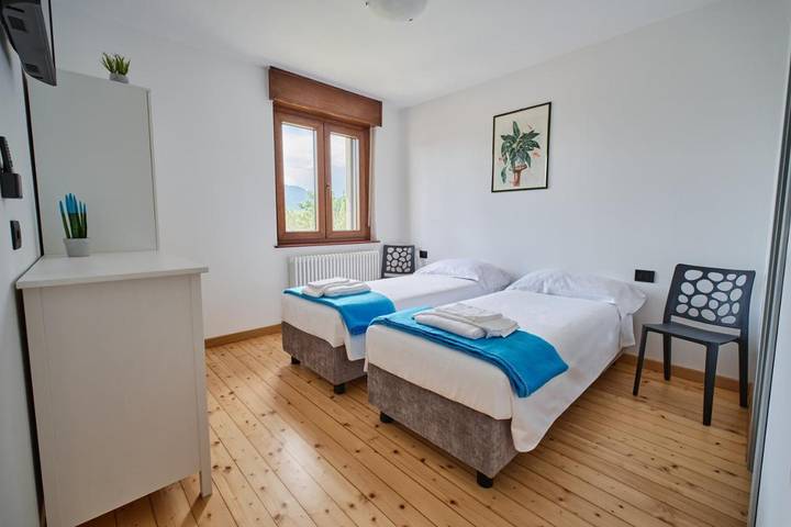 Location de vacances pour 2 personnes, avec Terrasse ainsi que Jardin et Vue à Gemona del Friuli