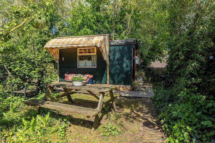 Cabane en bois pour 2 personnes, avec terrasse et jardin - 1