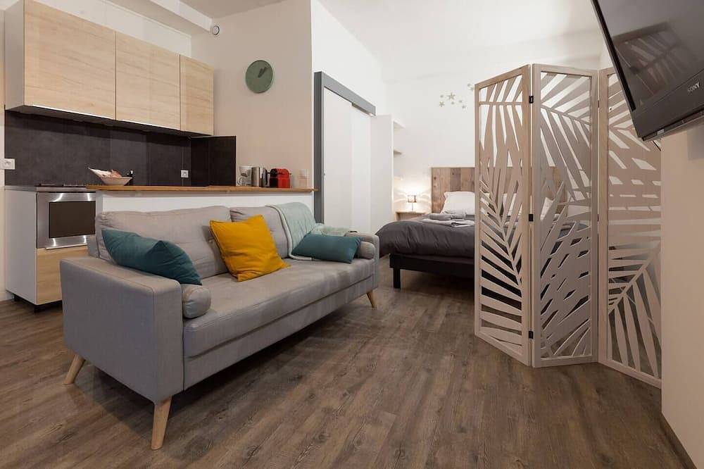 Apartamento entero, Apartamento-Estándar-Baño con ducha-Vista al patio in Louviers, Región de Les Andelys