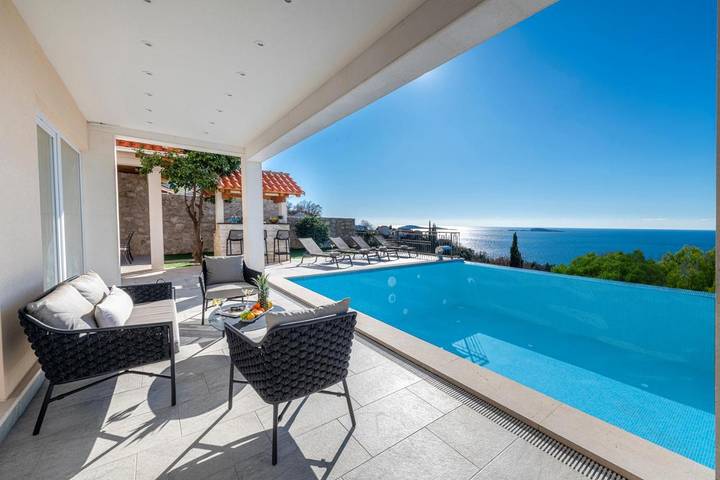 Villa pour 6 personnes, avec piscine et jacuzzi ainsi que jardin et sauna à Mlini - 2