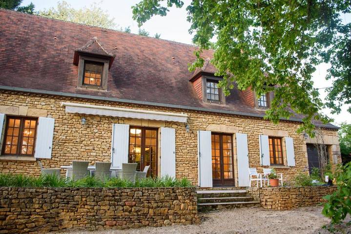 Location de vacances pour 10 personnes, avec Terrasse et Jardin ainsi que Piscine et Vue à Limeuil