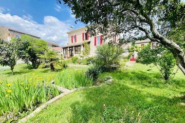 Gîte pour 15 personnes, avec jardin et terrasse à Gagnières