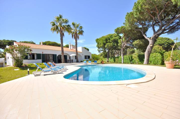 Close to Beaches and All Amenities, Private Pool, Free Ac and Wifi in Quarteira, Faro District