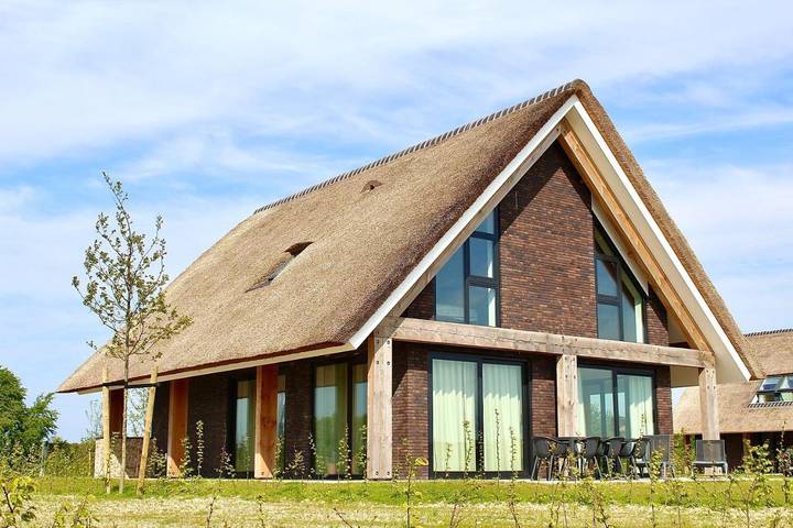Vacation rental for 10 people, with Terrace and Yard as well as Sauna and View in Vrouwenpolder