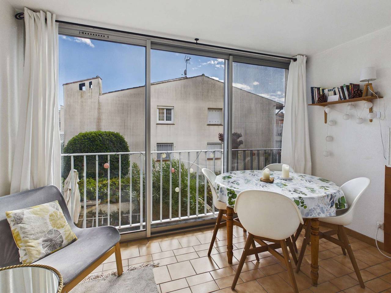 Ganze Wohnung, Helles 2-Zimmer-Apartment für 4 Pers., 80m vom Strand entfernt, Parkplatz, Terrasse in Grau d’Agde, Agde