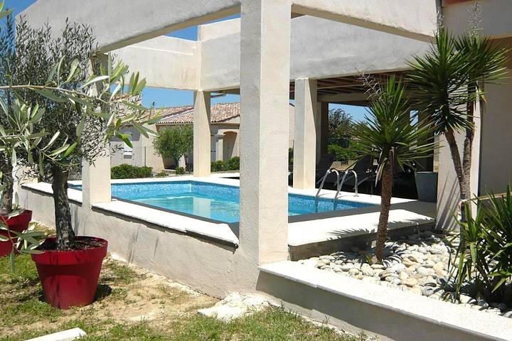 Gîte pour 6 personnes, avec Terrasse ainsi que Jardin et Piscine
