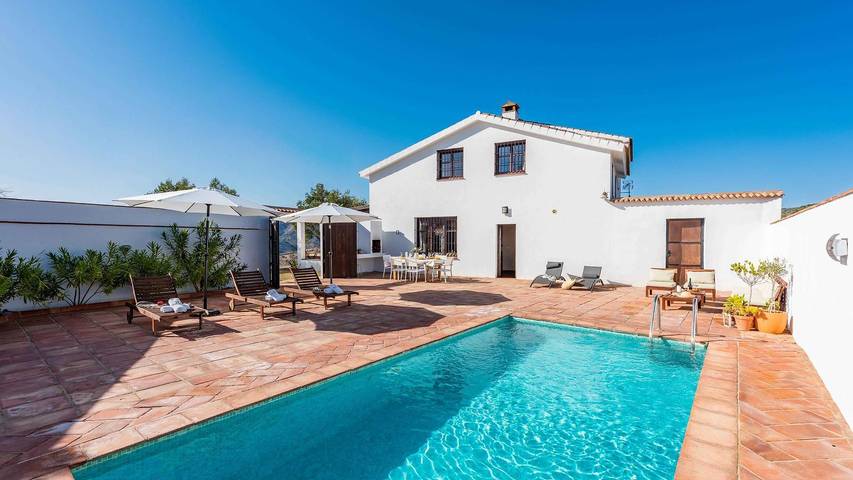 Ferienhaus für 10 Personen, mit Balkon/Terrasse und Pool