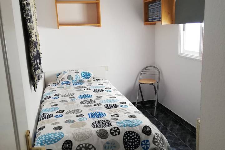 Appartement entier, Appartement spacieux et lumineux avec 3 chambres à coucher, salon avec cuisine / salle à manger et 1 salle de bain. in Arinaga, Agüimes
