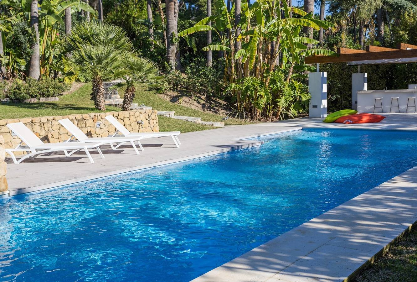 Villa 'Nagueles' with Sea View, Wi-Fi and Air Conditioning in Marbella West, Marbella