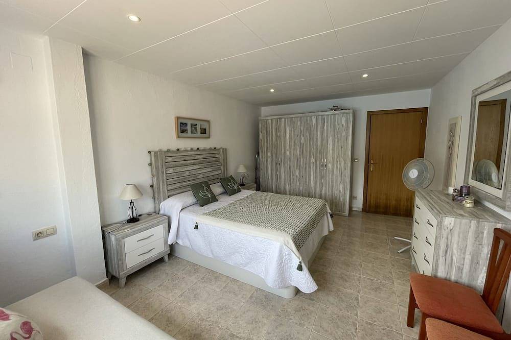 Apartamento entero, La Vall - Apartamento en planta baja con piscina in Cala Blanes, Ciudadela