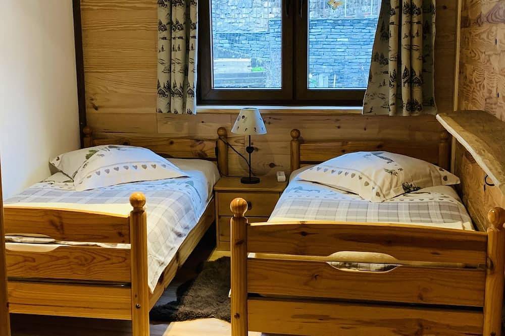 Chalet Thermesay / 9 personnes maximum - été / hiver in Val-de-Chaise, Région d'Annecy