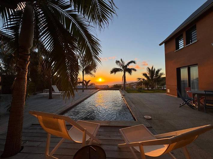 Villa pour 6 personnes, avec jardin ainsi que vue et piscine dans Saint-Gilles les Bains - 2