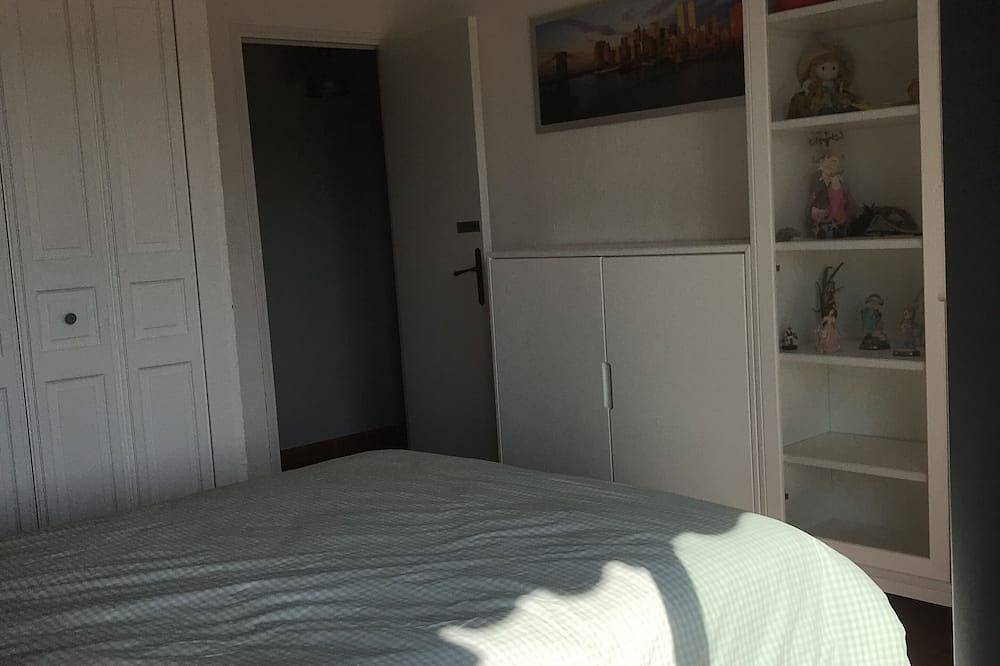 Beautiful  villa not overlooked, quiet, large heated pool, and open view in Sainte-Anastasie-sur-Issole, Brignoles region
