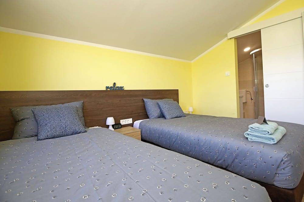 2-bedroom luxury villa surrounded by mountain views just minutes from the beach! in Šibenik-Knin