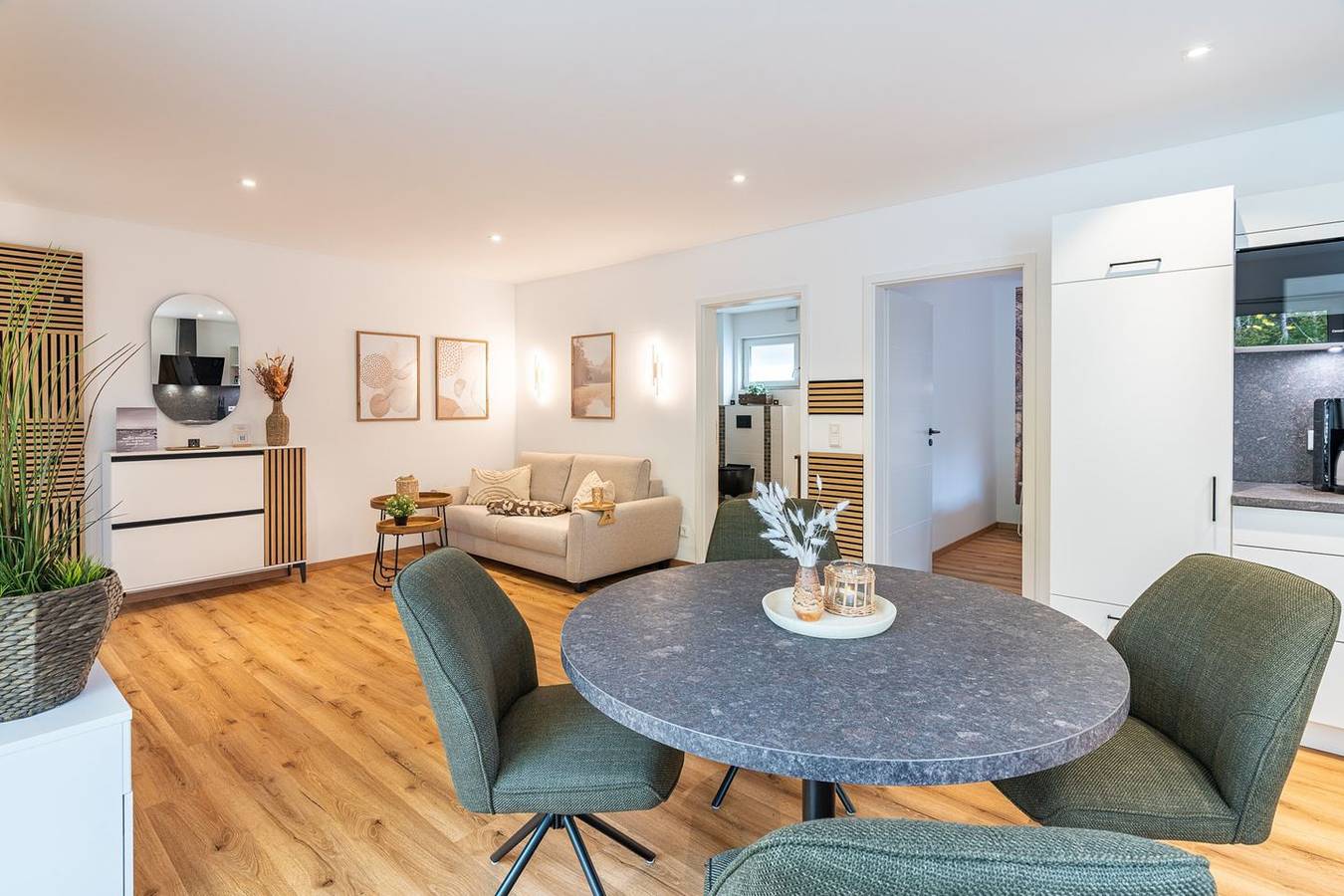 Erholsames Ferienhaus Waldharmonie in Kölpinsee mit Sauna, Garten und Balkon in Kölpinsee, Loddin