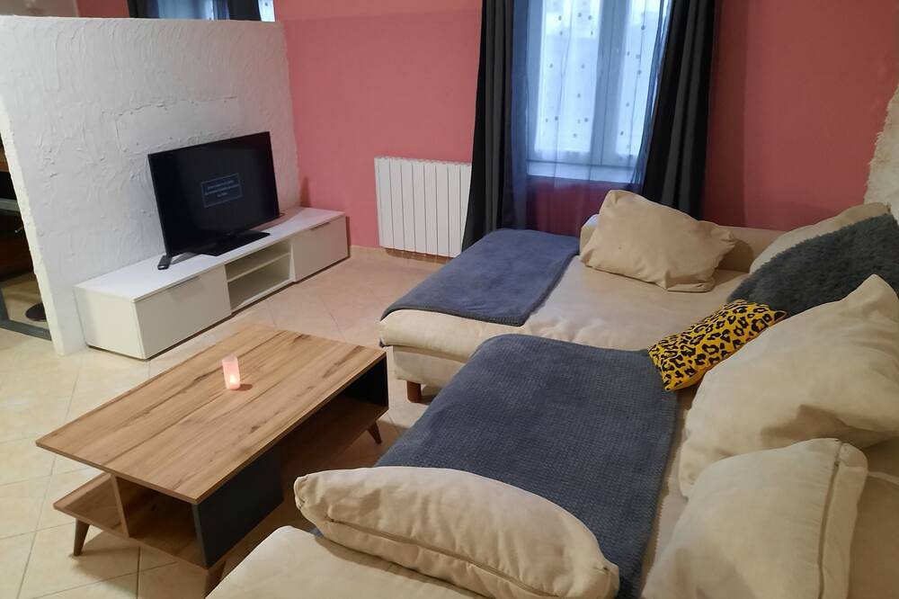 Apartment Charlotte F2 au château in Dasle, Doubs