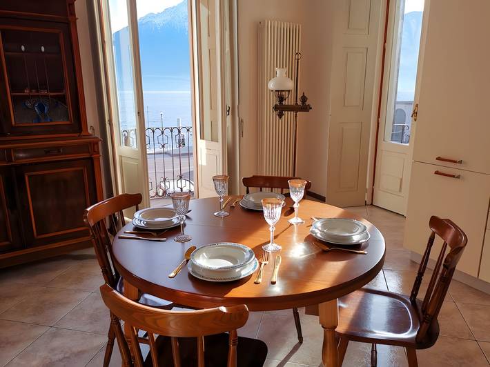 Ferienwohnung für 5 Personen, mit Balkon und Seeblick