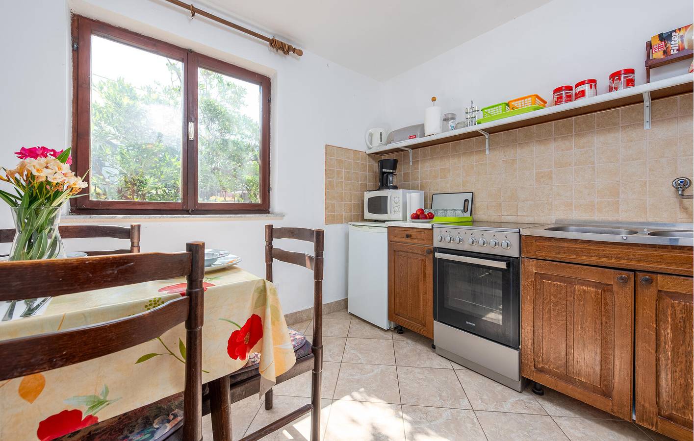 Ferienhaus für 4 Personen mit Terrasse in Karlobag, Naturpark Velebit
