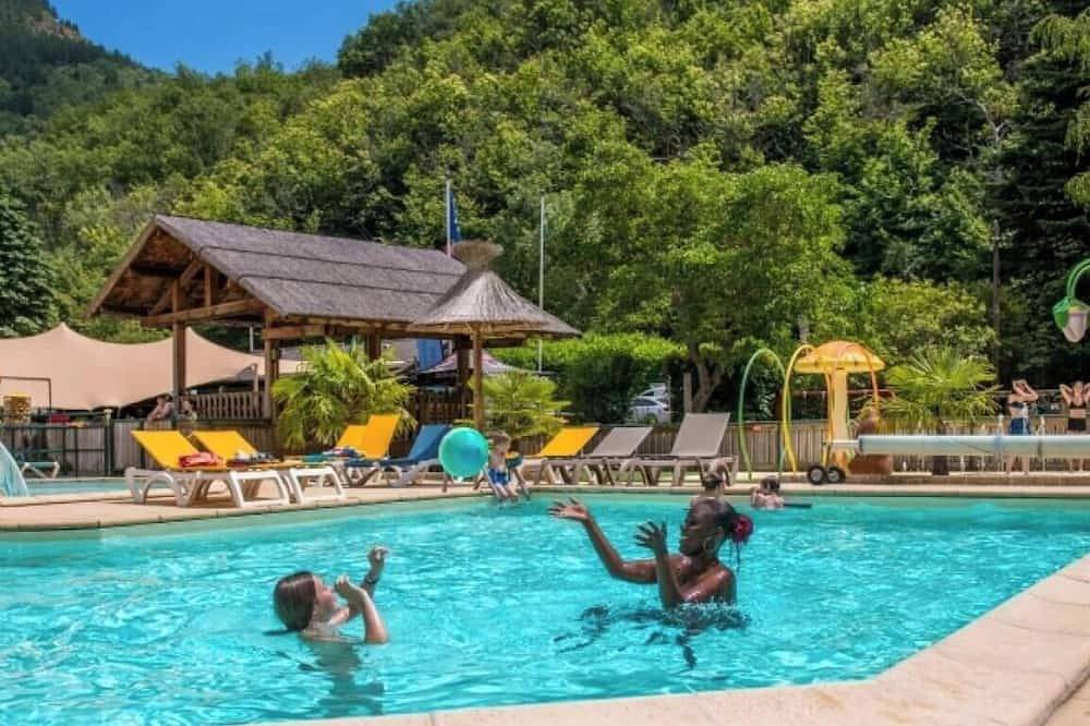 Zecamping 3 étoiles familial piscine chauffée pet friendly tente 30m2 in Florac-Trois-Rivières, Cévennes