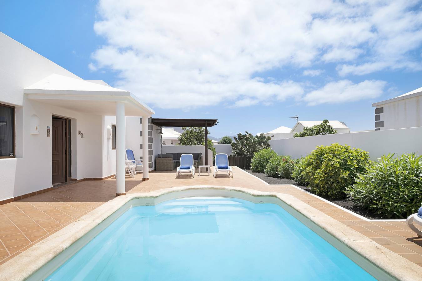 Villa Casa Calma with Mountain View, Pool and Wi-Fi in Playa Blanca, Yaiza