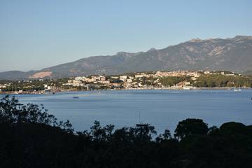 Cottage pour 2 personnes, avec piscine et jardin à Porto-Vecchio