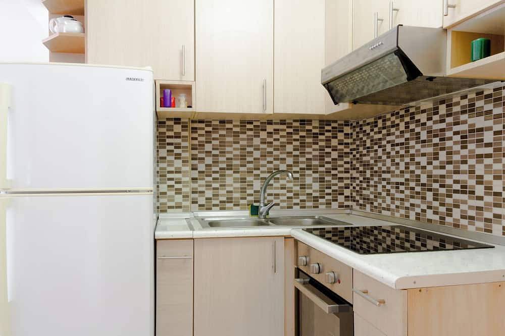Ganze Wohnung, Double Apartment in quiet neighborhood. 3 minutes distance to the beach in Karpathos
