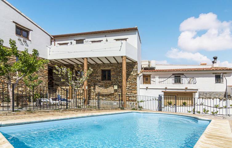 Cozy Laroya Apartment: WiFi, AC, Fireplace, Pool, Grill in Laroya, Cordillera Penibética