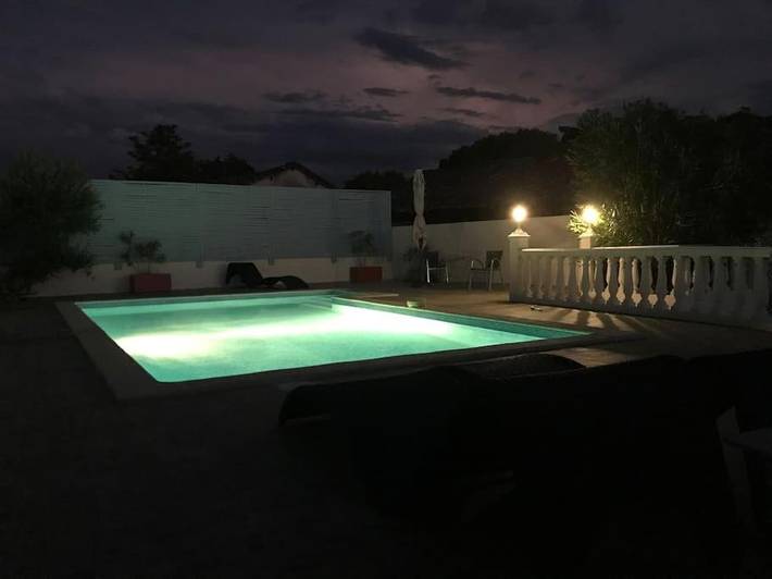Gîte pour 4 personnes, avec terrasse ainsi que jardin et piscine à Valprionde - 2