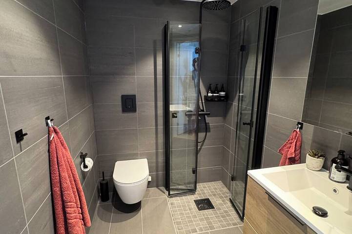 Apartamento entero, Oslo Penthouse with Private Rooftop, Fireplace & Parking in Gamle Oslo, Oslo