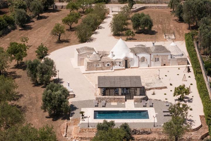 Holiday Home 'Aletheia' with Private Pool, Wi-Fi and Air Conditioning in Ceglie Messapica, Salento