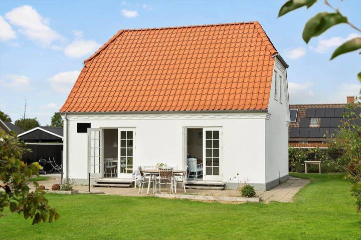 Feriehus for 4 personer, med hage og terrasse i Ålbæk