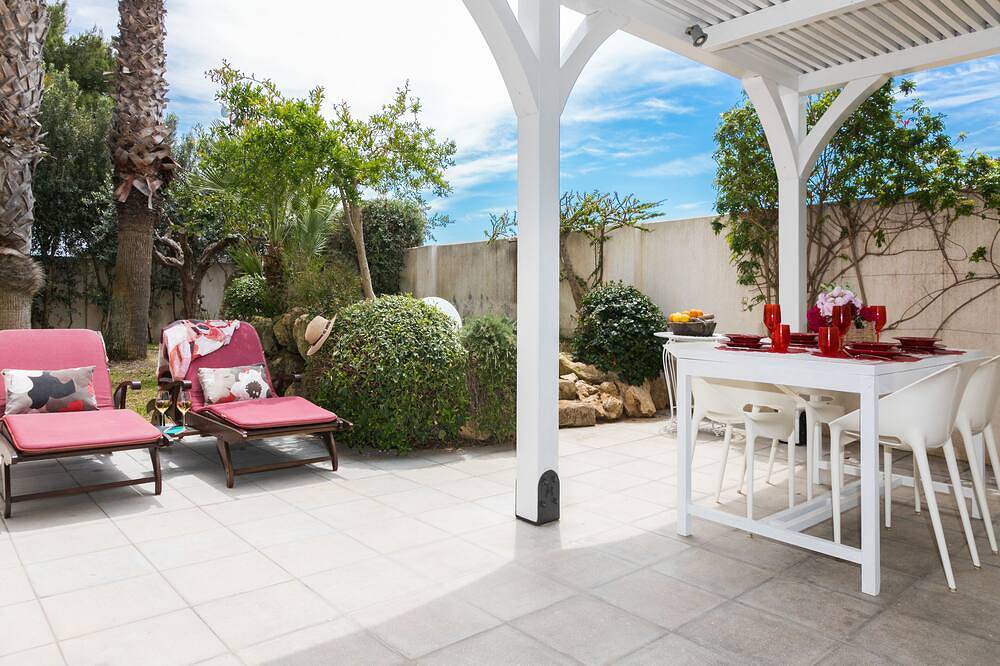 Villa dei Colori - rote Villa in Favignana Stadt, Favignana