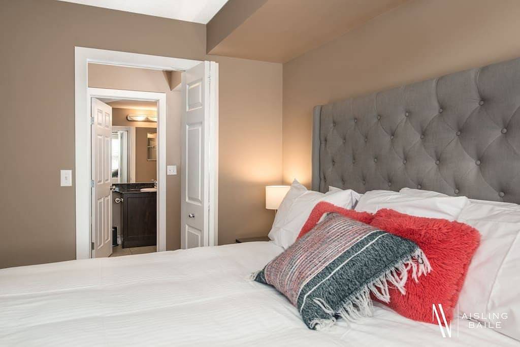 Ganze Wohnung, Stylish | Spacious | Pool | Hot Tub | Lake Front in Kootenay-Nationalpark