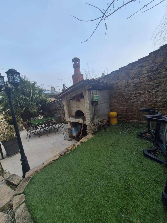 Location de vacances pour 8 personnes, avec vue et jardin à L'Abergement-de-Varey - 3