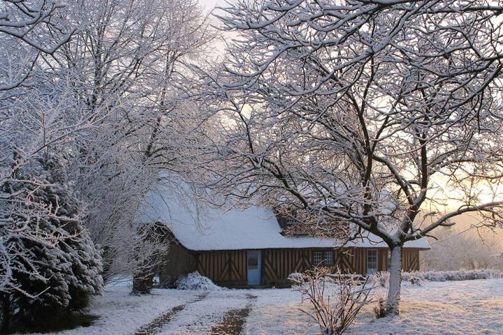 Location de vacances pour 7 personnes, avec piscine ainsi que vue et jardin à Ablon - 2