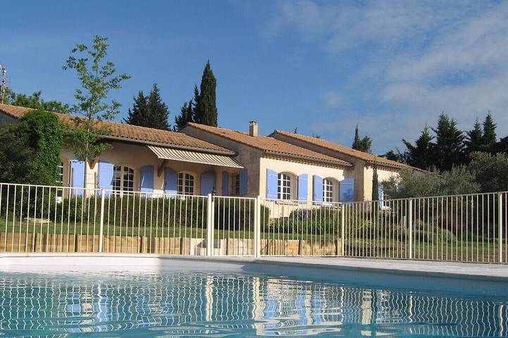 Location de vacances pour 6 personnes, avec jardin et terrasse à Sérignan-du-Comtat