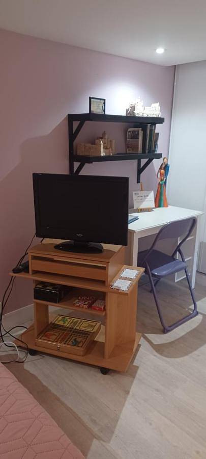 Appartement de vacances entier, Double Room with Private Bathroom in Les Pavillons-sous-Bois, Seine-Saint-Denis