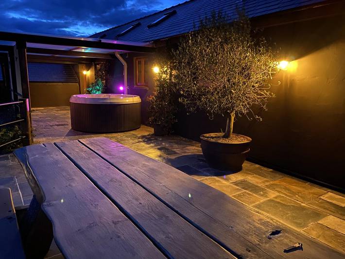 Cottage for 4 people, with Hot tub and Terrace as well as Garden in Pembrokeshire