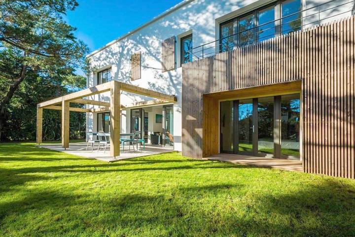 Location de vacances pour 10 personnes, avec Terrasse ainsi que Jardin et Piscine dans Plage d'Erretegia - 2