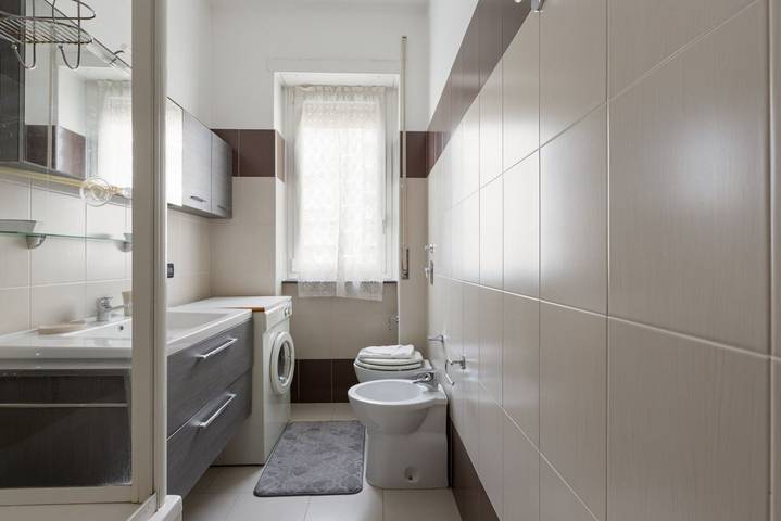Appartamento intero, GuestHost - Bande Nere M1 Confortevole Apt. con Balcone in Milano, Provincia di Milano