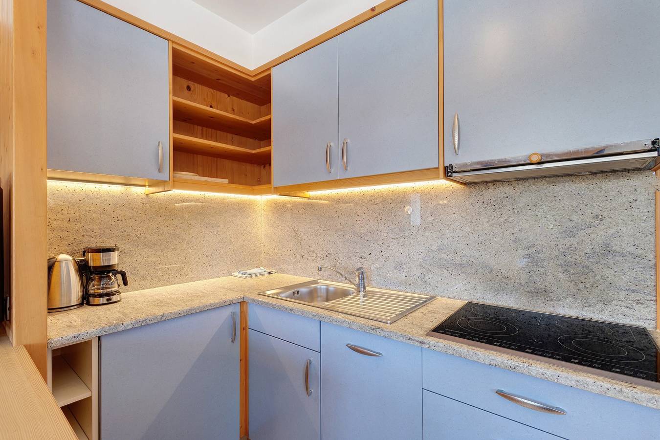 Apartamento entero, Apartamento "Ciasa Mirio Pütia" con vistas a la montaña, Wi-Fi y jardín in Rumestluns, La Valle