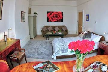 Holiday Home for 22 People in Eastbourne, East Sussex, Photo 4