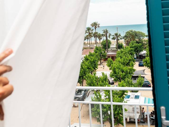 Camping Bellsol - Habitación 2 personas - Habitación doble con cocina americana 1/2 pers in Pineda de Mar, Costa del Maresme