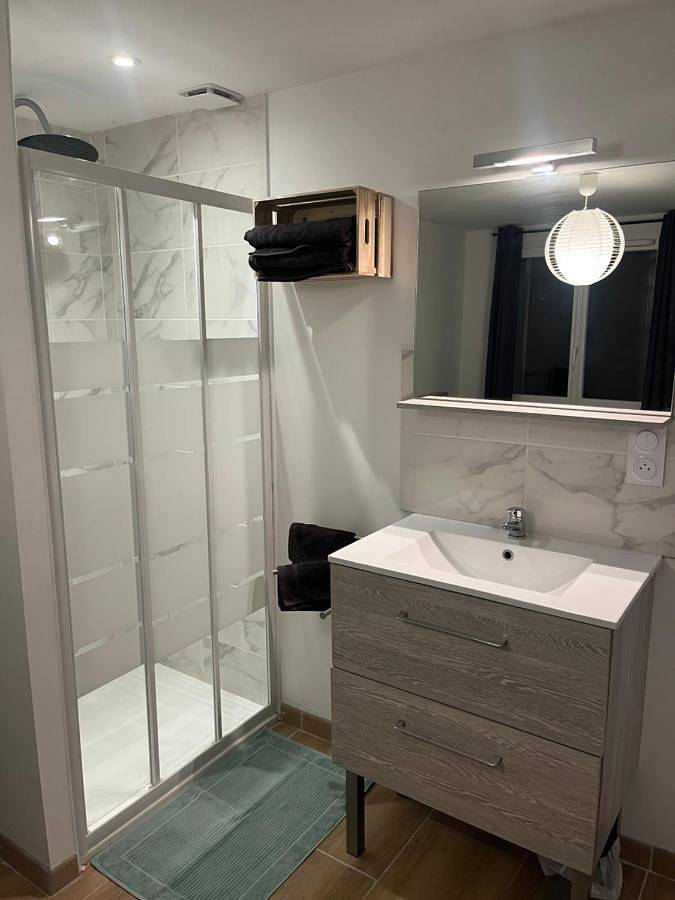 Appartement entier, One-Bedroom Apartment in Tain-l'Hermitage, Région de Valence