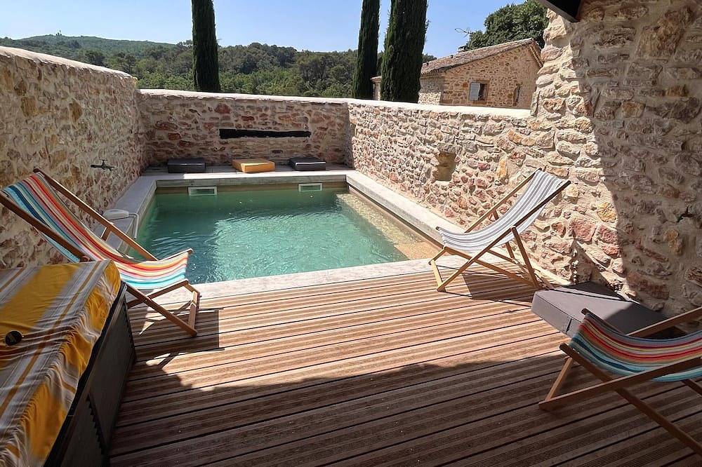 Authentic House, near Uzès, amazing view in Le Pin, Nimes und Umgebung