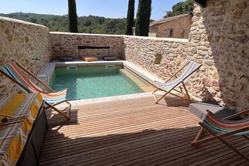 Gîte pour 11 personnes, avec terrasse et jardin à Le Pin