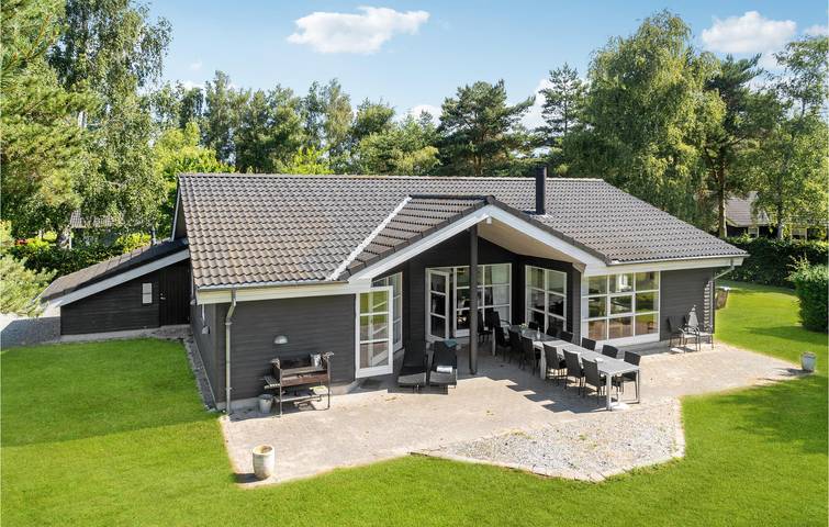 Ferienhaus für 16 Personen, mit Garten und Sauna sowie Whirlpool und Terrasse in Lolland-Falster