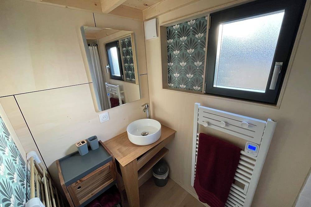 Julie and Nicolas' Tiny House in Avanton, Vienne