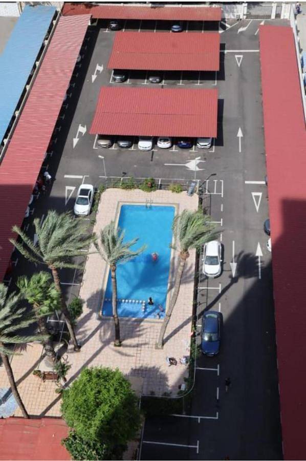 Villa pour 2 personnes, avec piscine ainsi que terrasse et vue, animaux acceptés à Benidorm - 2