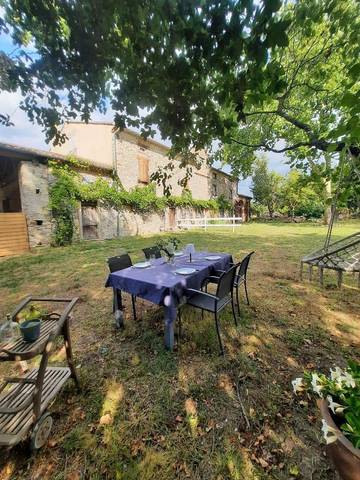 Gîte pour 2 personnes, avec vue et jardin à Garrevaques